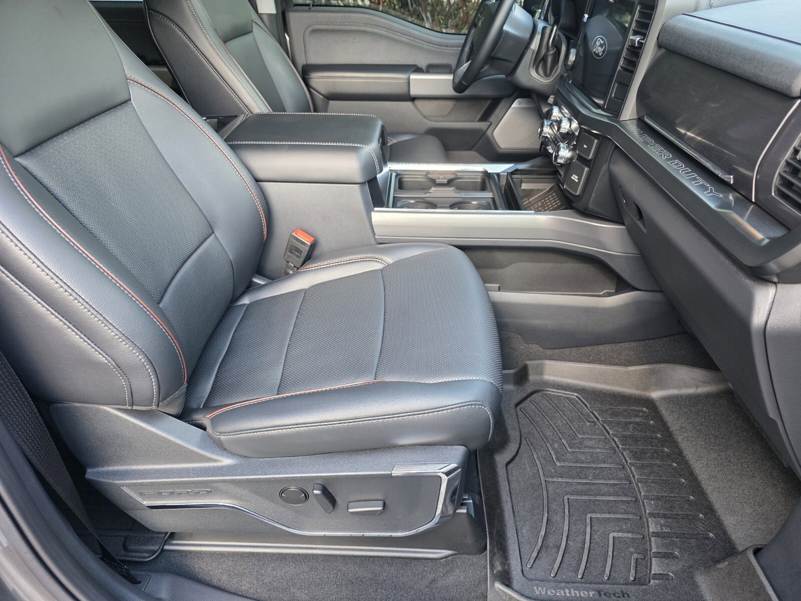 Used 2024 Ford F250 Lariat w/ Lariat Ultimate Package image 3