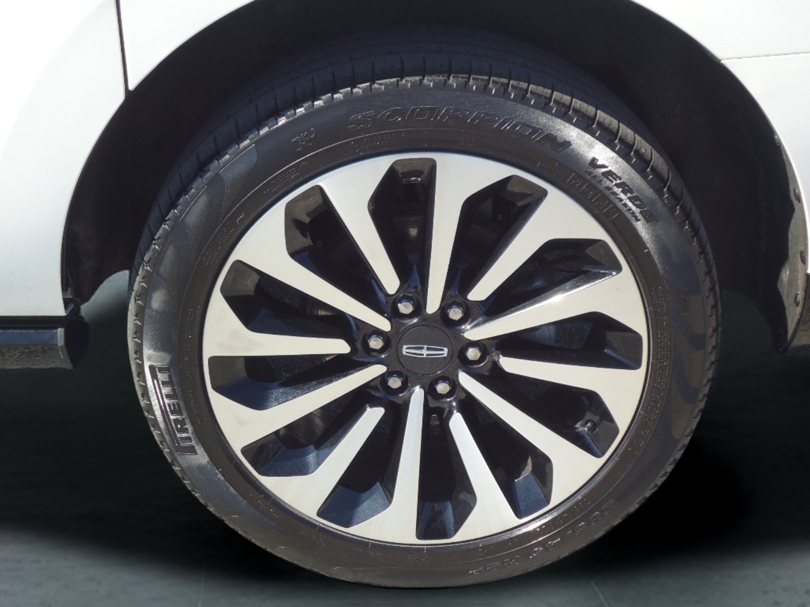 Certified 2024 Lincoln Navigator L Reserve AWD/4WD image 9