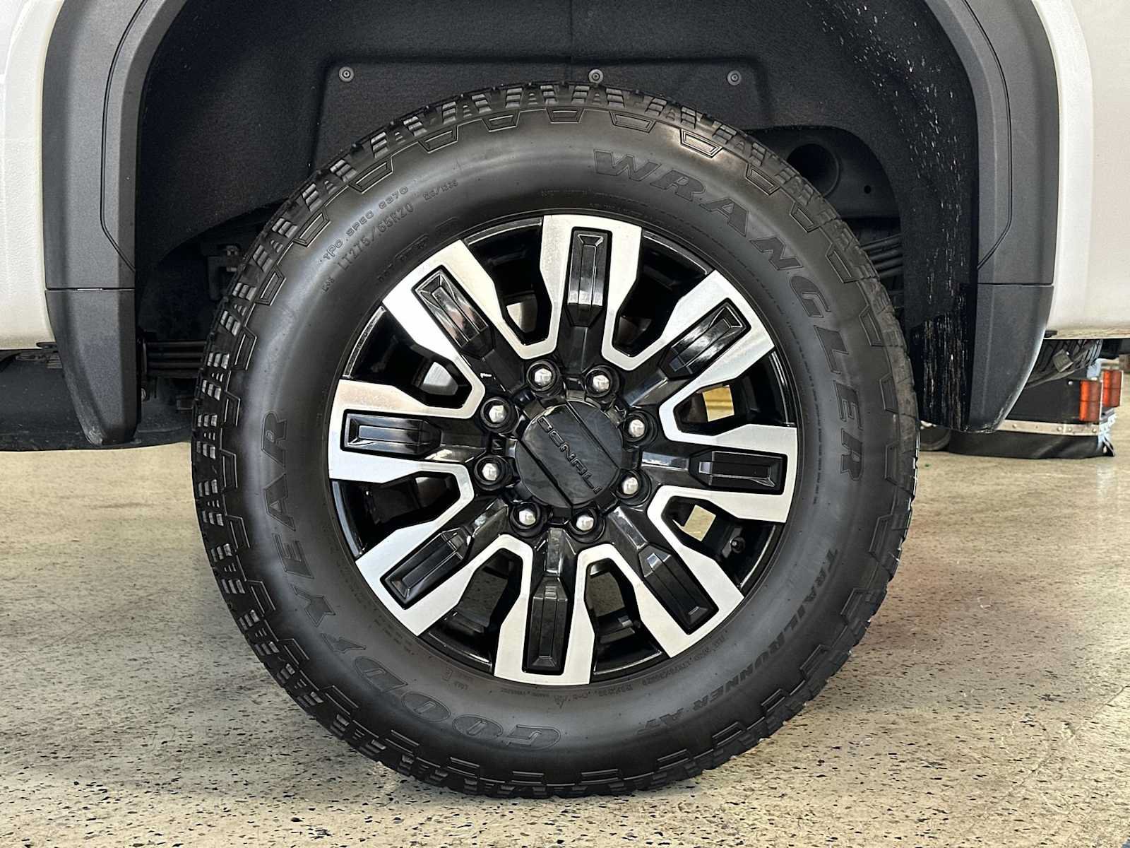 Certified 2025 GMC Sierra 2500 Denali Ultimate AWD/4WD image 14