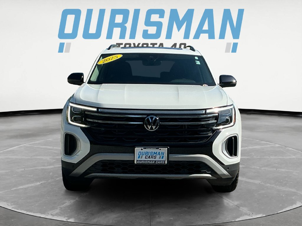 Used 2025 Volkswagen Atlas Peak Edition SE AWD/4WD image 2