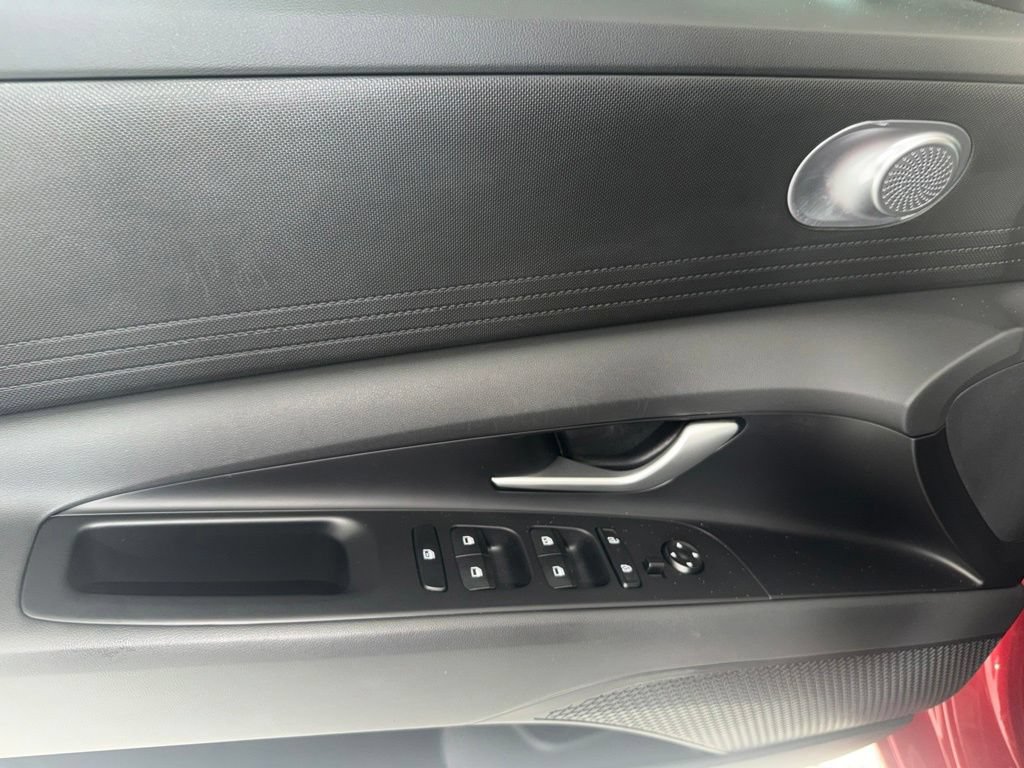 Certified 2025 Hyundai Elantra Hybrid FWD image 12