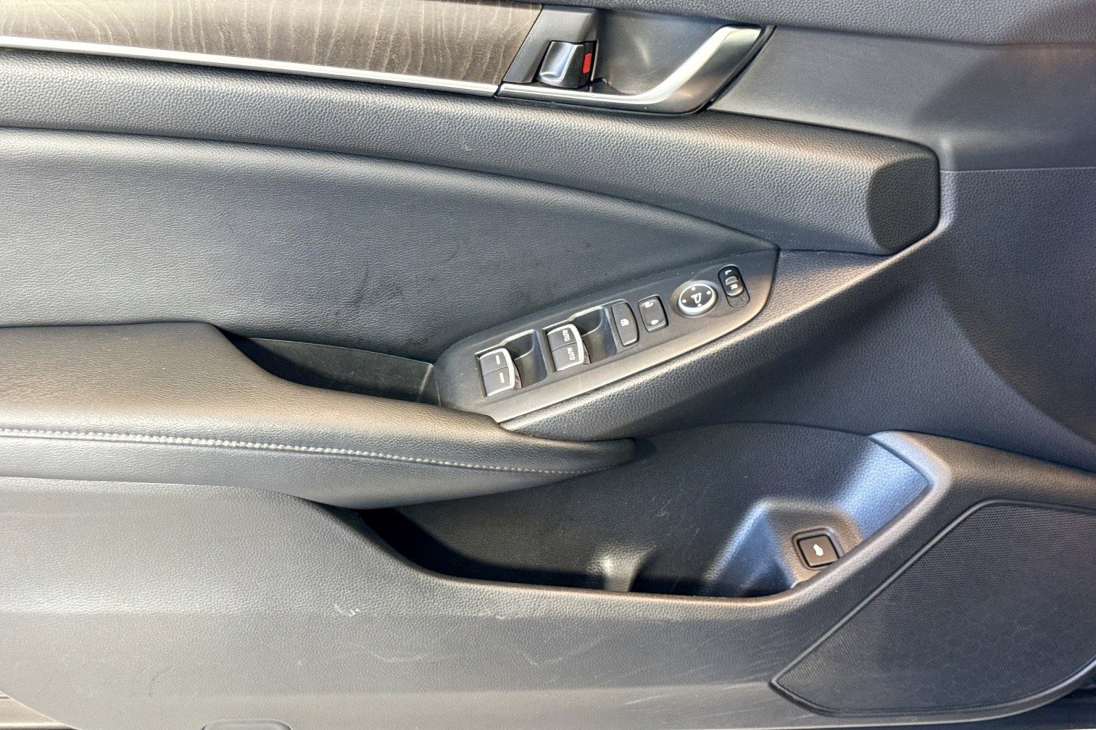 Used 2018 Honda Accord EX image 16