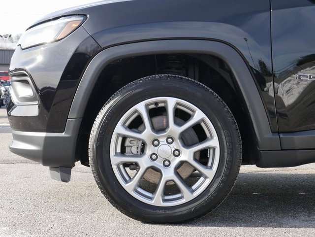 Used 2024 Jeep Compass Latitude image 10