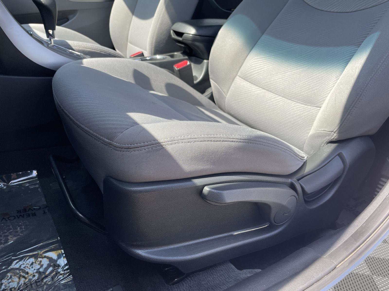 Used 2013 Hyundai Elantra GLS w/ Preferred Pkg FWD image 9