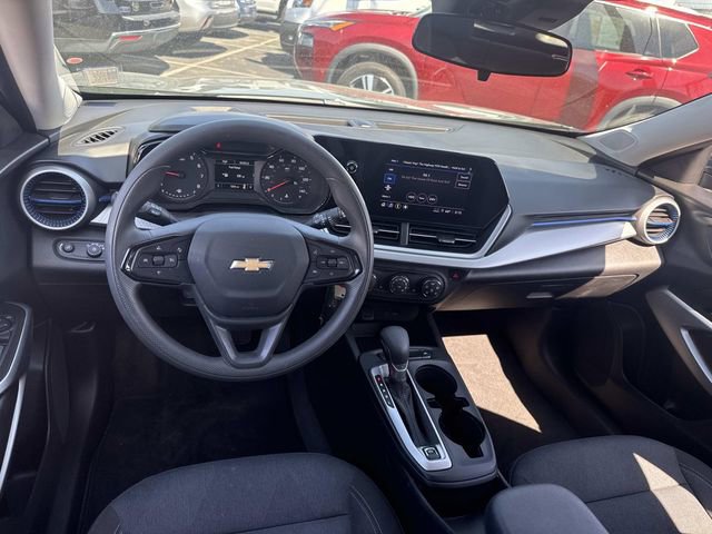 Used 2025 Chevrolet Trax LS w/ LS Convenience Package FWD image 16