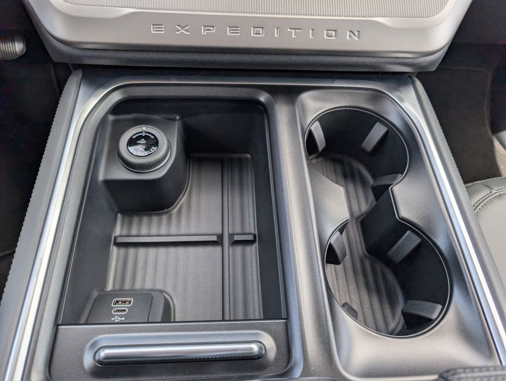 New 2026 Ford Expedition Active AWD/4WD image 16