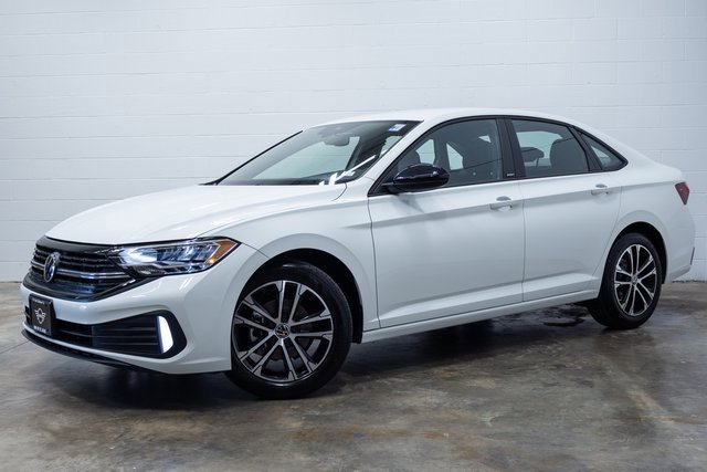 Used 2024 Volkswagen Jetta Sport image 8