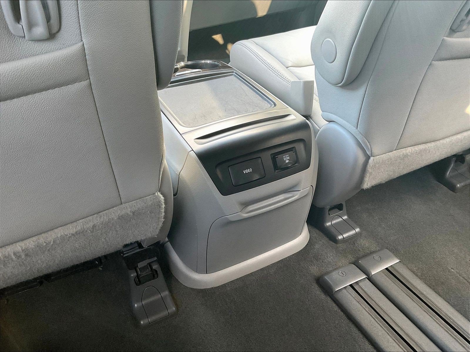 Used 2015 Toyota Sienna XLE Premium FWD image 10