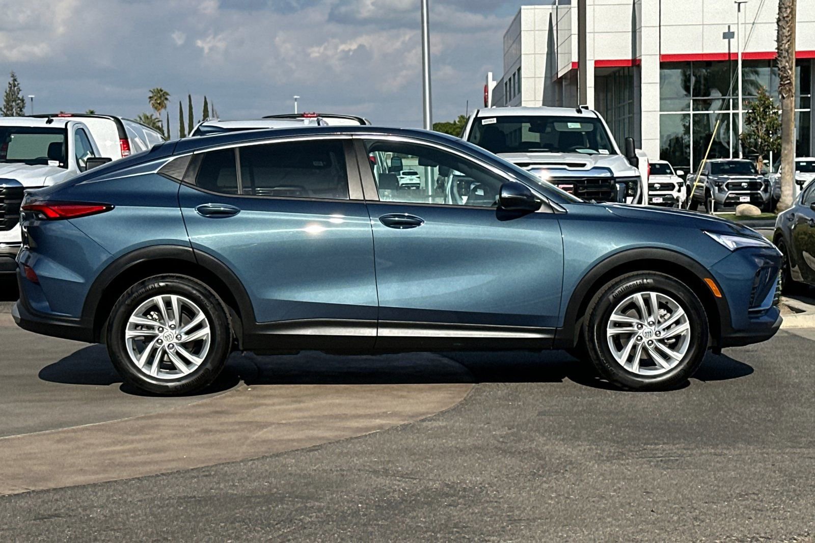 Certified 2025 Buick Envista Preferred FWD image 3