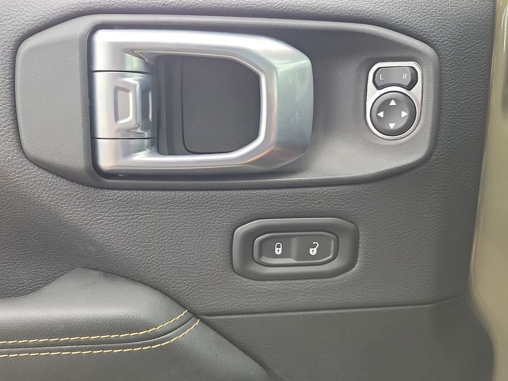 Used 2026 Jeep Wrangler Unlimited Sahara AWD/4WD image 13