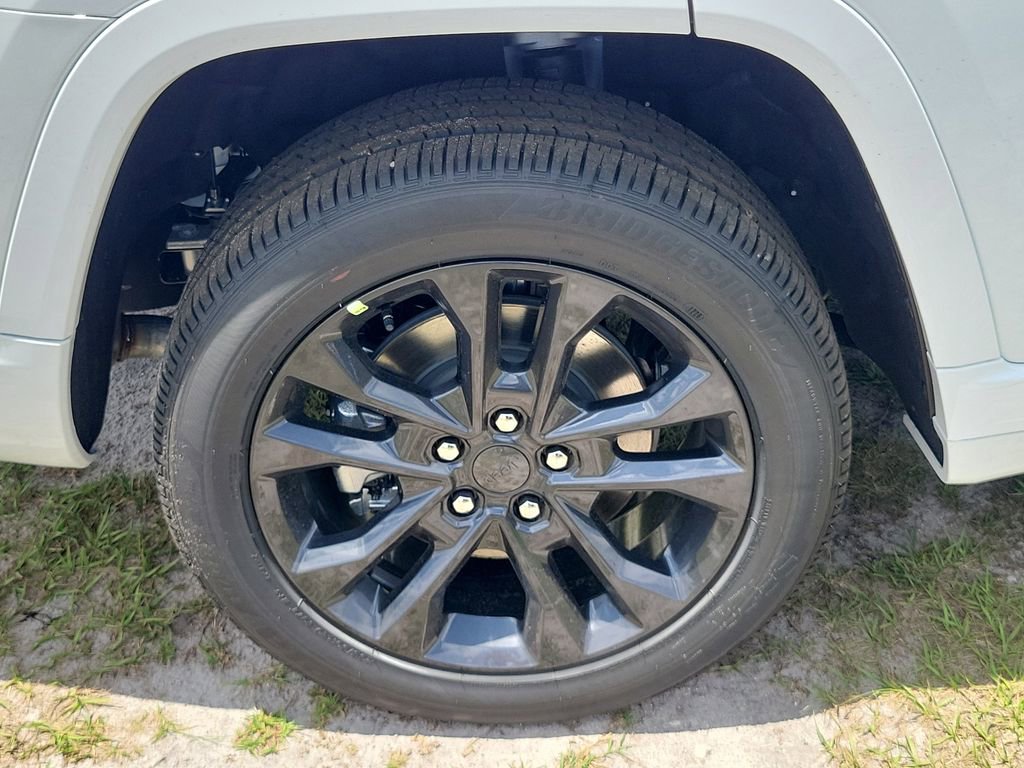 New 2026 Jeep Grand Cherokee L Limited AWD/4WD image 6