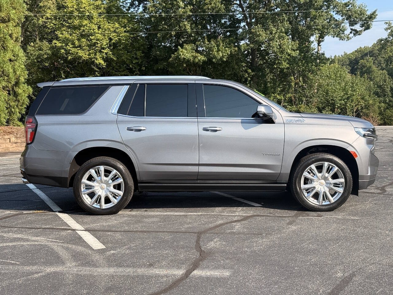Used 2021 Chevrolet Tahoe High Country w/ Premium Package AWD/4WD image 2