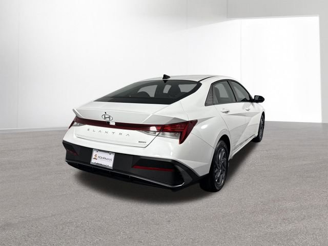 Used 2025 Hyundai Elantra Hybrid FWD image 13