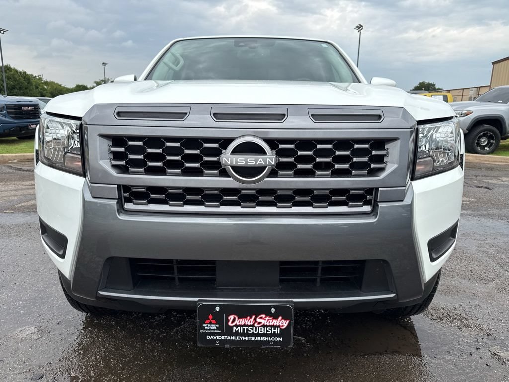 Used 2025 Nissan Frontier SV RWD image 2