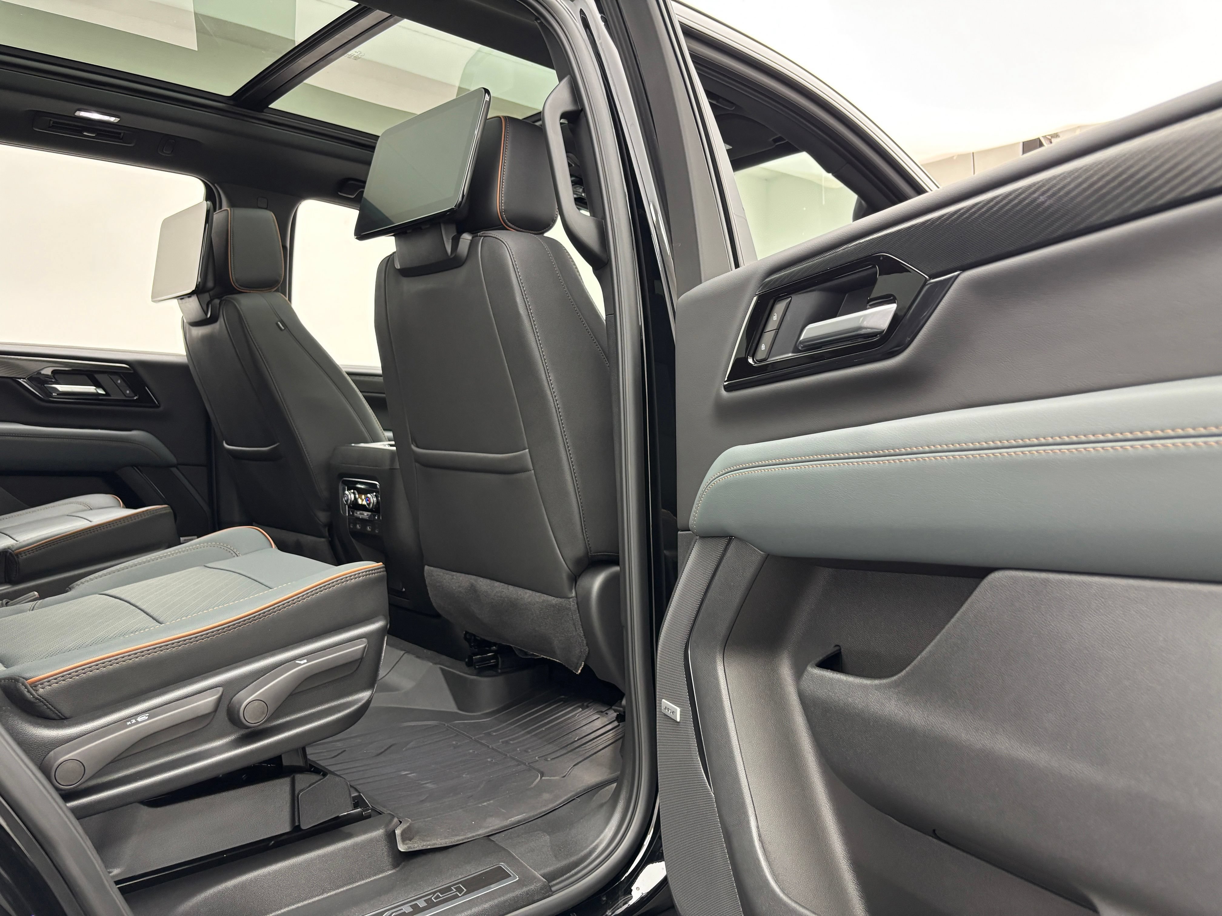 New 2026 GMC Yukon AT4 w/ AT4 Premium Plus Package AWD/4WD image 40