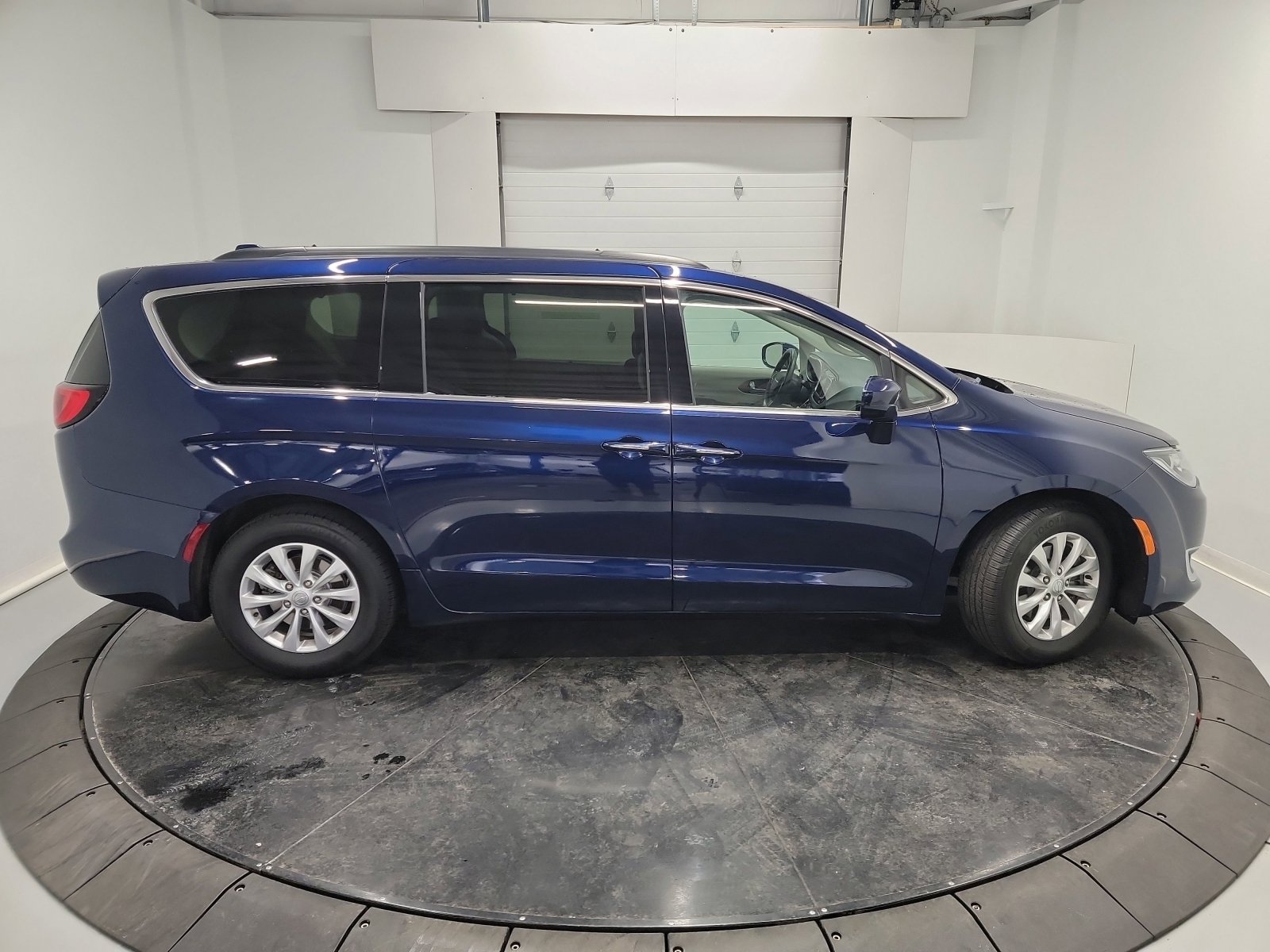 Used 2018 Chrysler Pacifica Touring Plus image 11