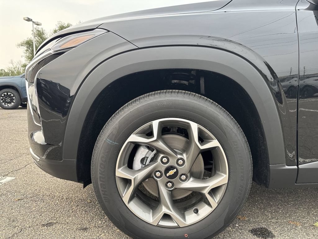 New 2026 Chevrolet Trax LT w/ Driver Confidence Package FWD image 32