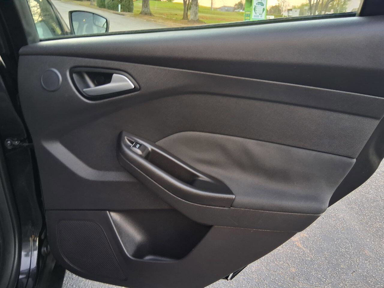 Used 2014 Ford Focus Titanium image 20