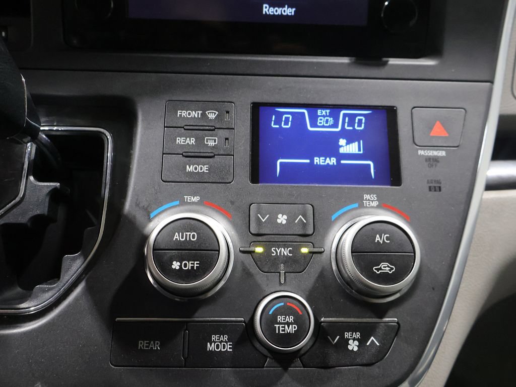 Used 2015 Toyota Sienna XLE AWD/4WD image 26