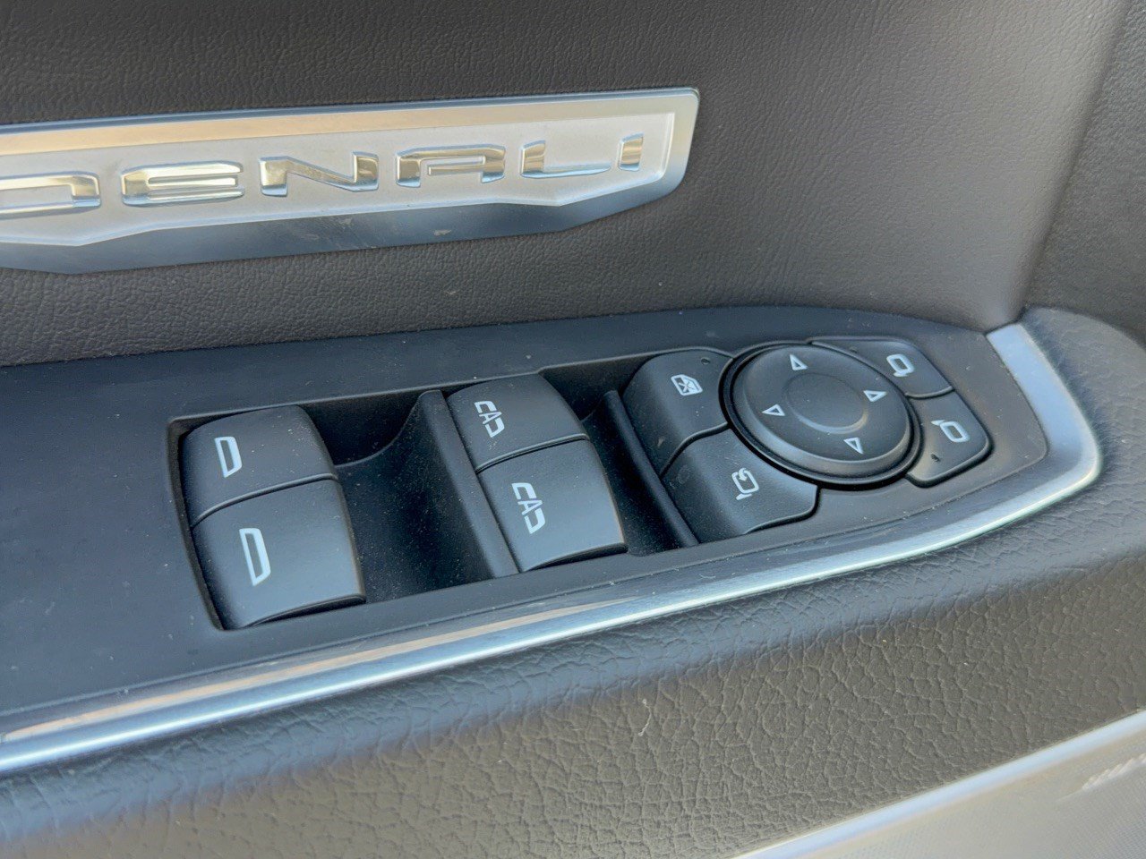Used 2022 GMC Sierra 1500 Denali RWD image 15