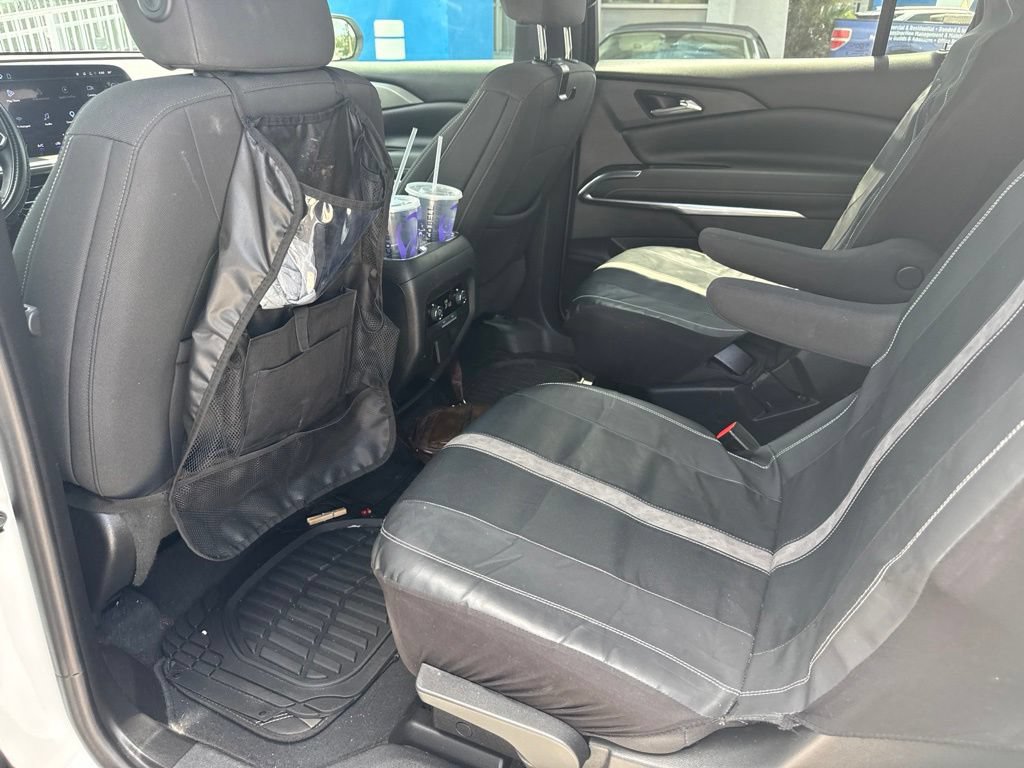 Used 2024 Chevrolet Traverse LT FWD image 11