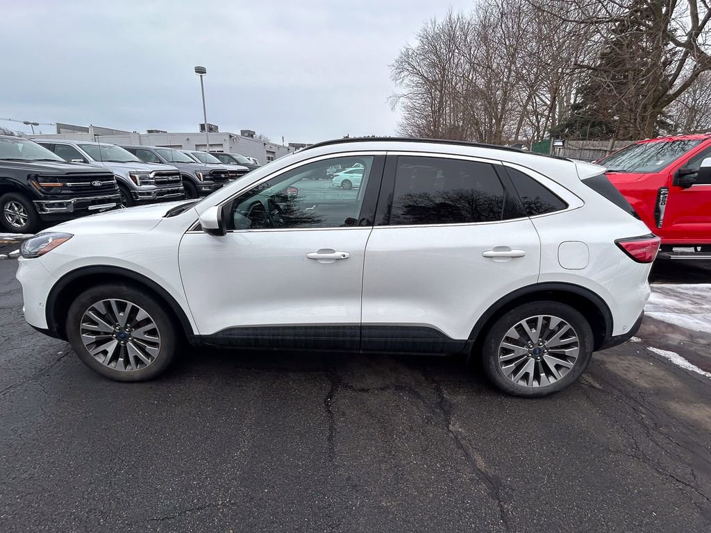 Used 2021 Ford Escape Titanium image 4