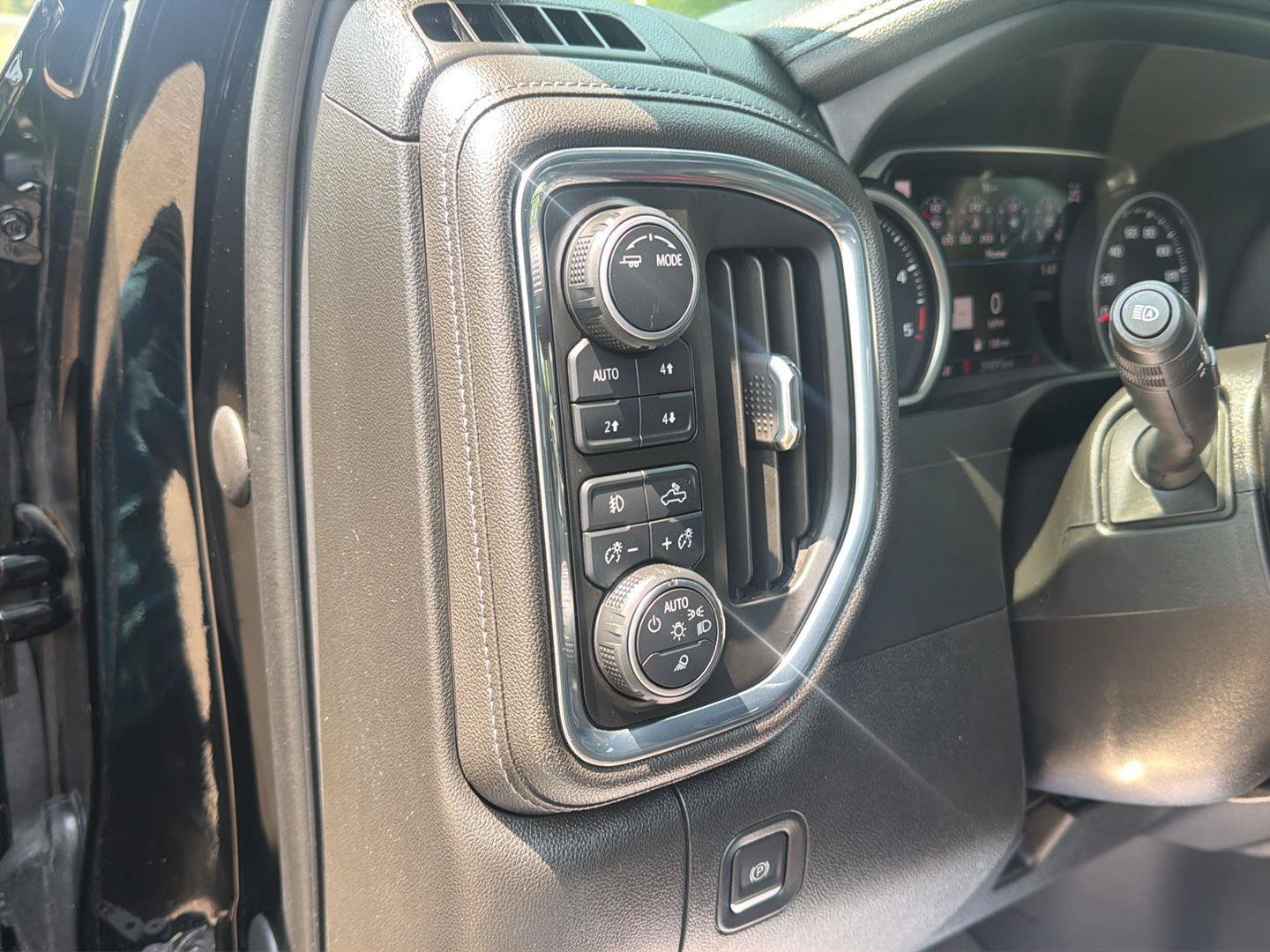 Used 2022 Chevrolet Silverado 2500 High Country w/ Safety Package II AWD/4WD image 16