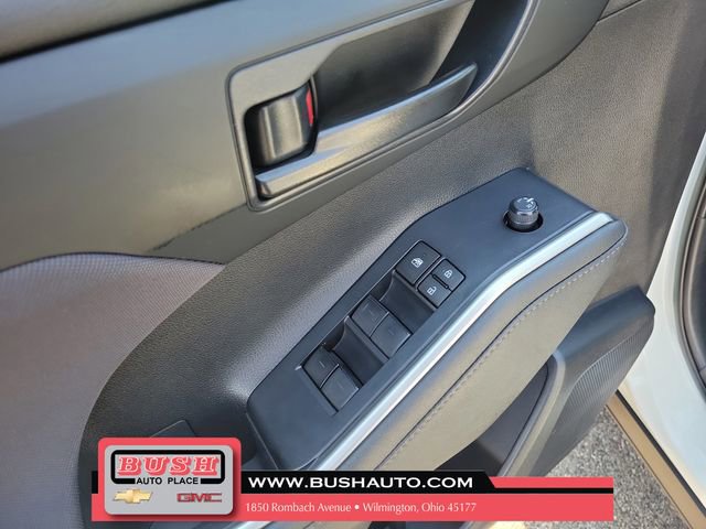 Used 2024 Toyota Highlander LE AWD/4WD image 21