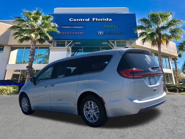 New 2026 Chrysler Pacifica Select FWD image 7