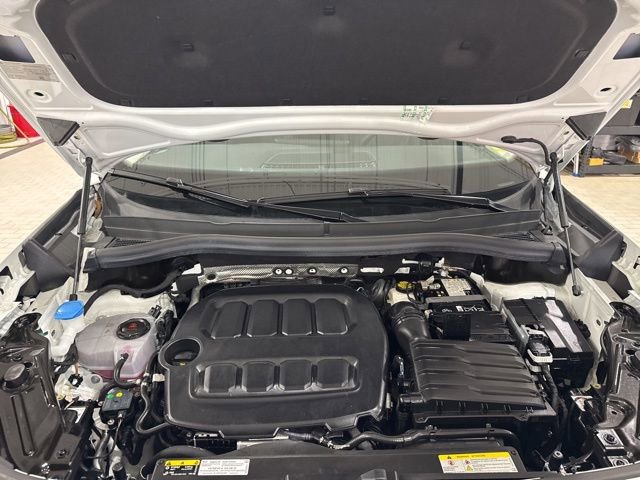 Used 2025 Volkswagen Tiguan SE image 17