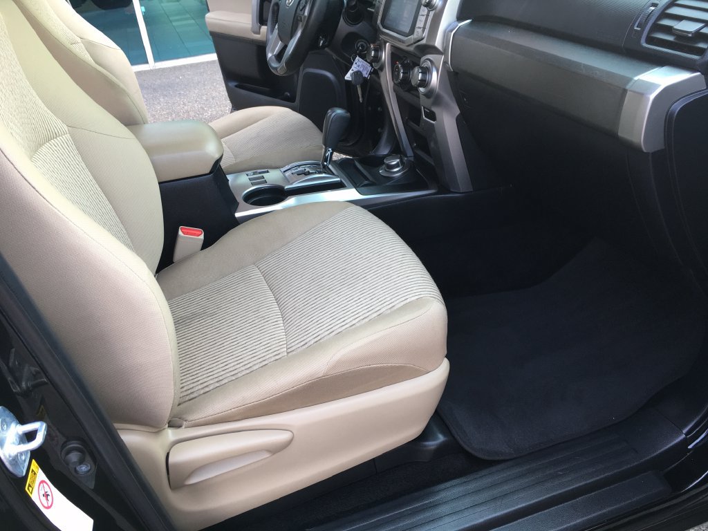 Used 2018 Toyota 4Runner SR5 AWD/4WD image 28