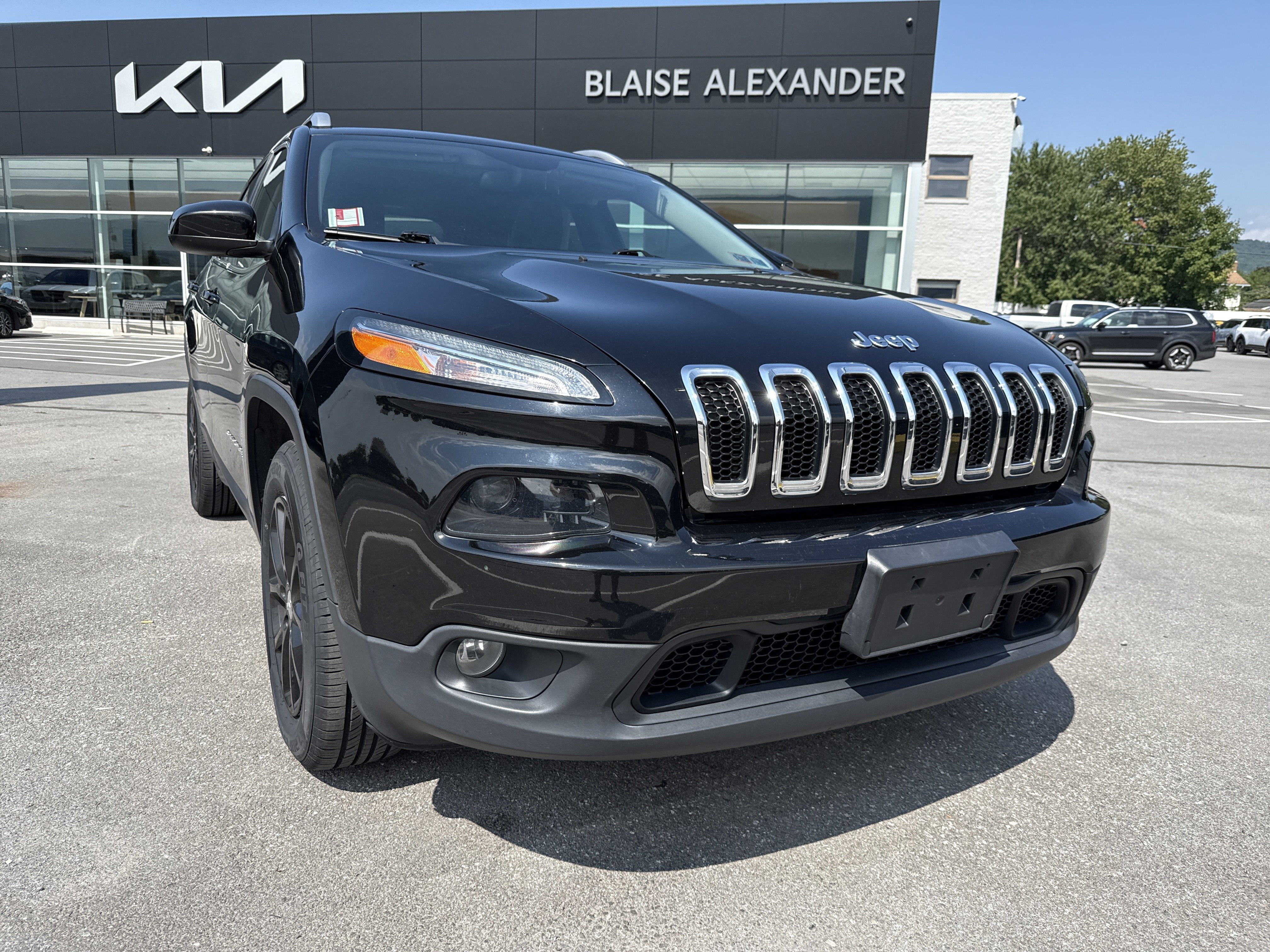 Used 2017 Jeep Cherokee Latitude w/ Comfort/Convenience Group