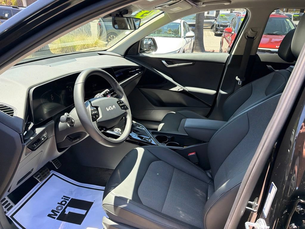 Certified 2025 Kia Niro EX Touring FWD image 3