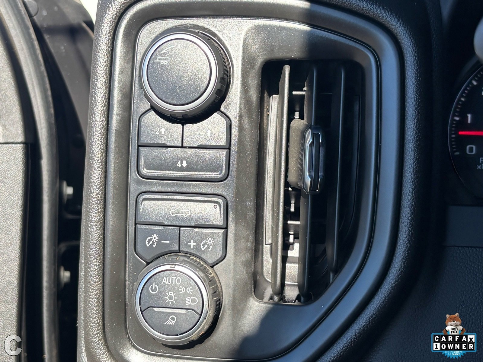 Used 2023 Chevrolet Silverado 2500 Custom w/ Custom Value Package image 17