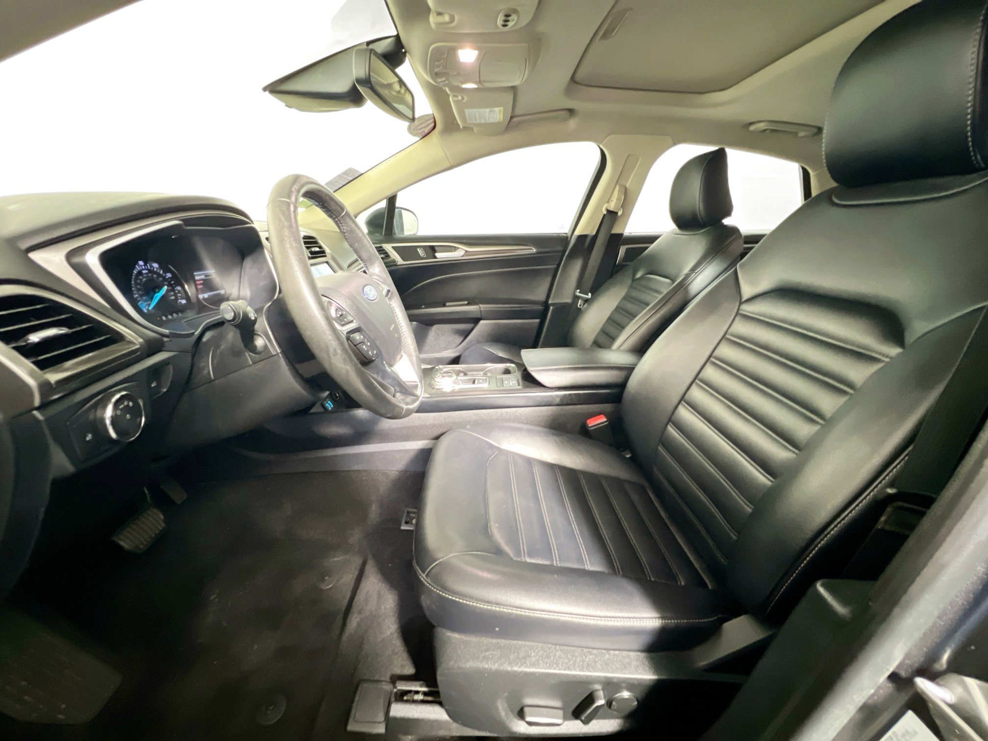 Used 2020 Ford Fusion SEL FWD image 14