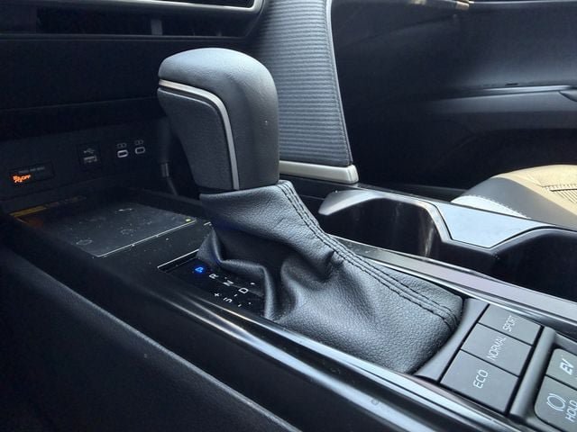 Used 2026 Toyota Camry SE w/ Convenience Package FWD image 18