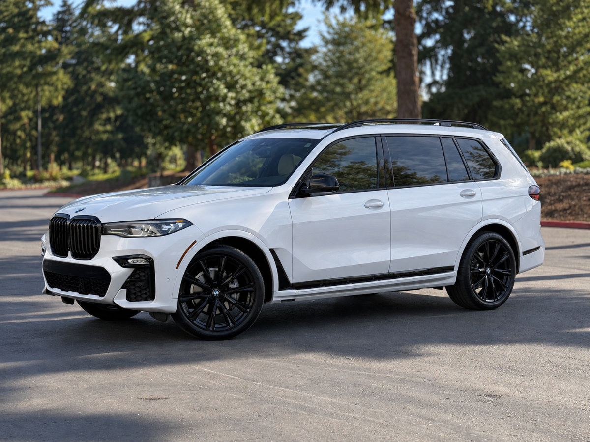 Used 2022 BMW X7 xDrive40i w/ M Sport Package AWD/4WD image 8