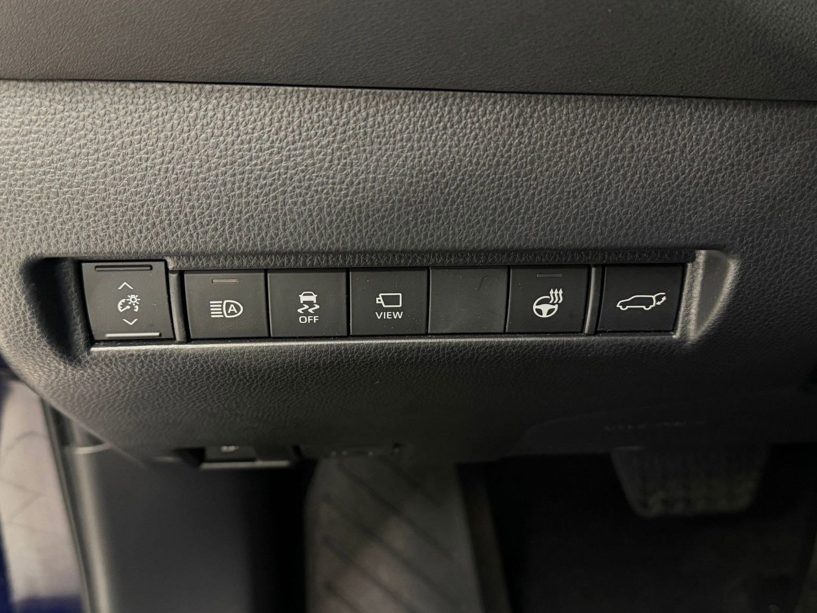 Used 2023 Toyota Venza Limited image 25