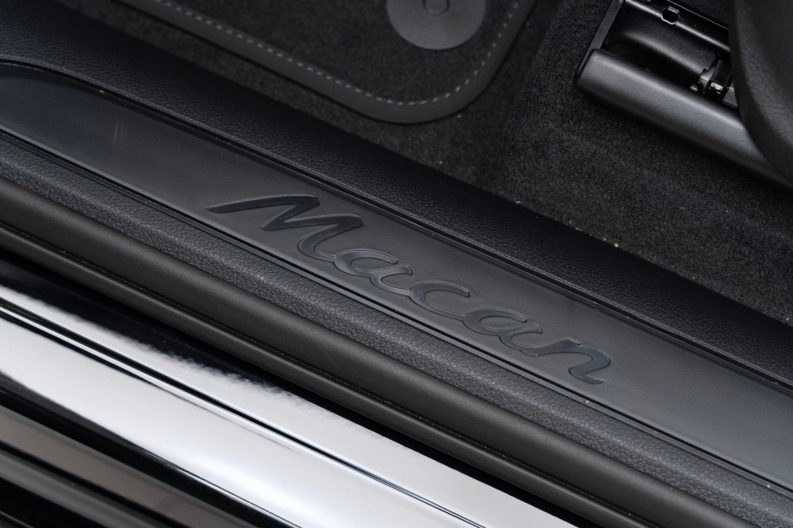 New 2025 Porsche Macan image 14