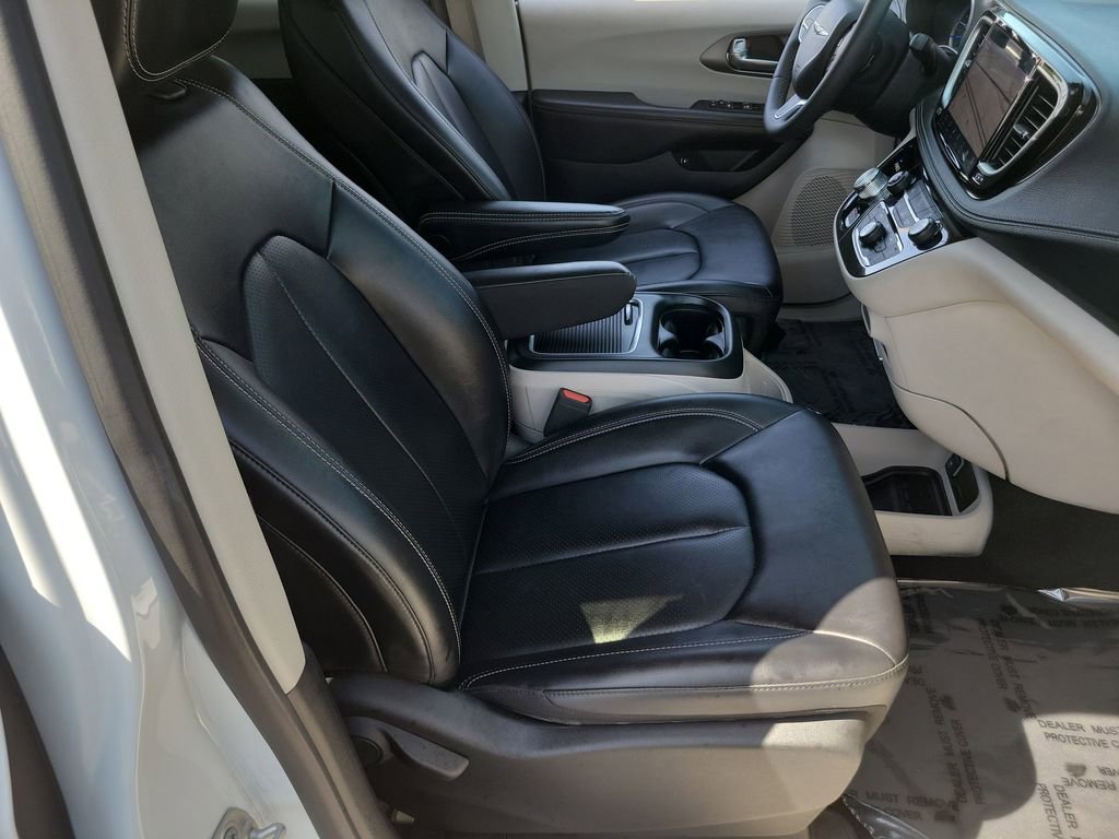 Used 2024 Chrysler Pacifica Select image 19