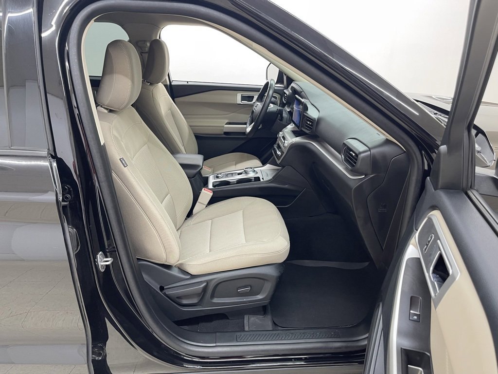 Used 2023 Ford Explorer XLT image 11