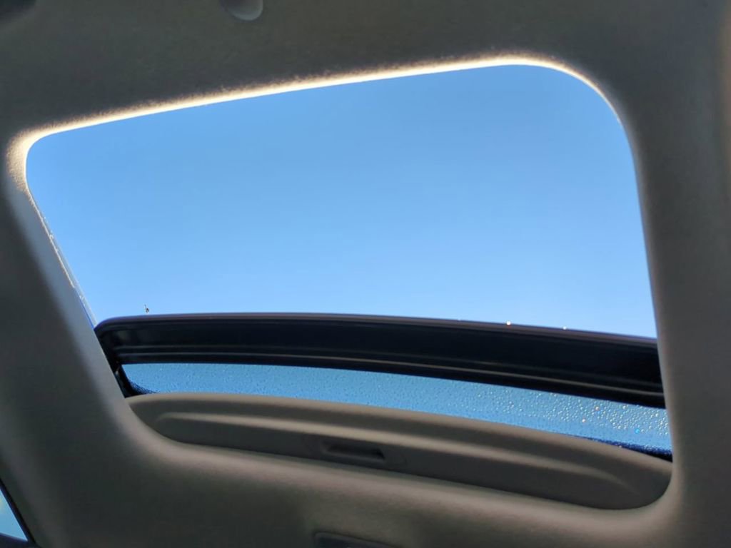 Certified 2025 Hyundai Venue SEL image 19