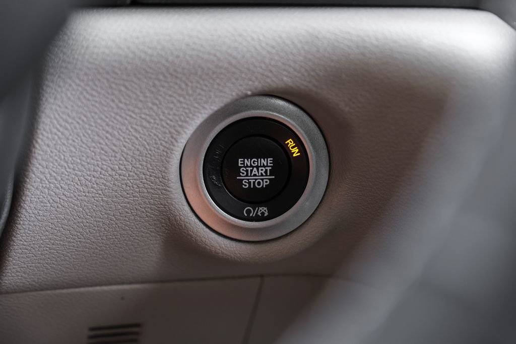 Used 2024 Chrysler Pacifica Touring-L FWD image 29