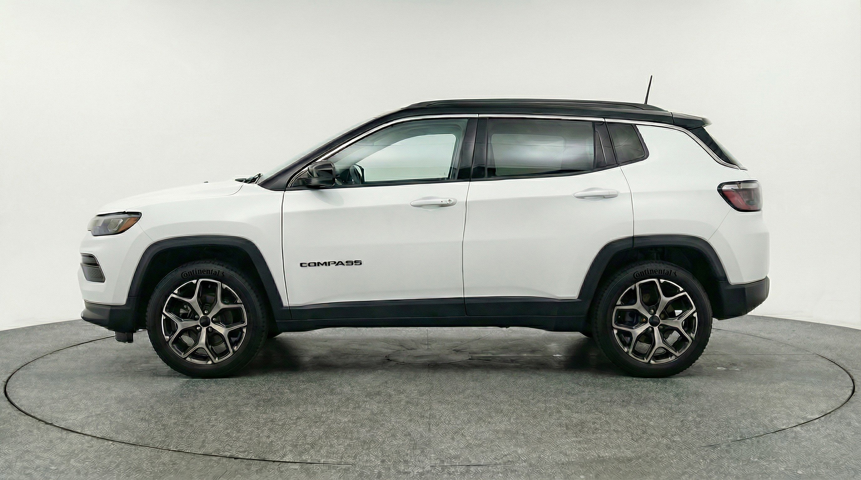 Used 2025 Jeep Compass Limited image 5