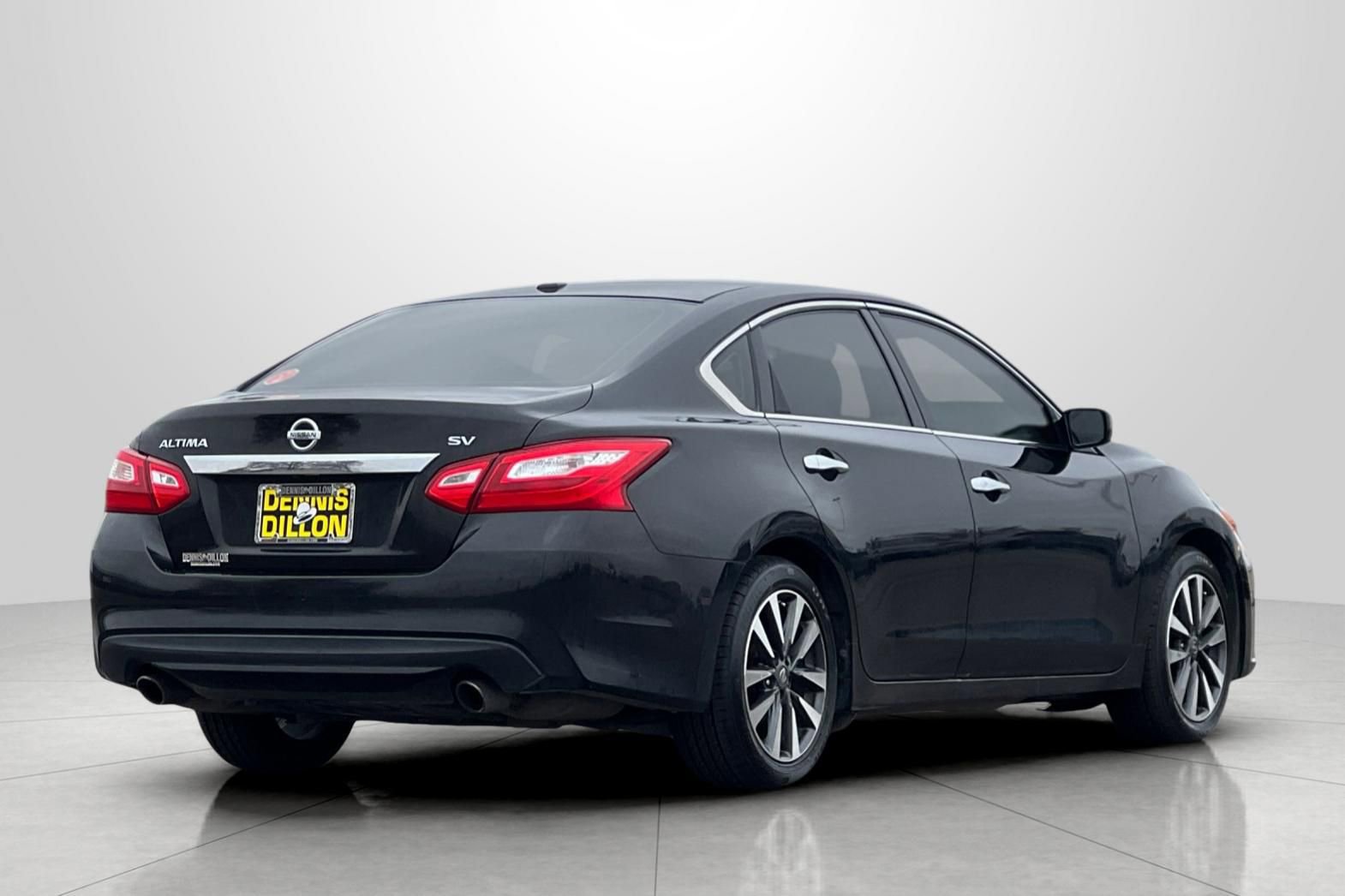 Used 2017 Nissan Altima 2.5 SV image 4