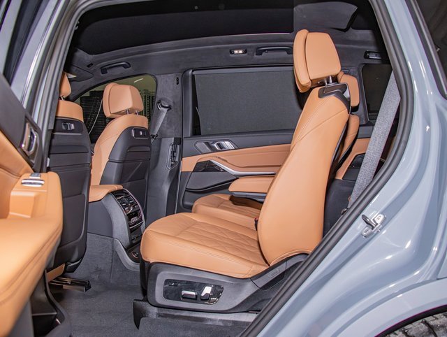 Certified 2025 BMW X7 xDrive40i w/ Executive Package image 22