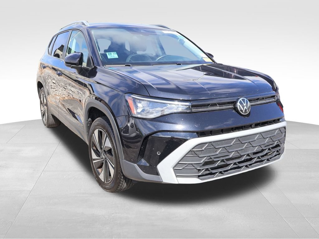 Used 2025 Volkswagen Taos SE AWD/4WD image 13