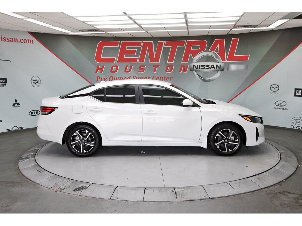 Certified 2025 Nissan Sentra SV FWD image 5