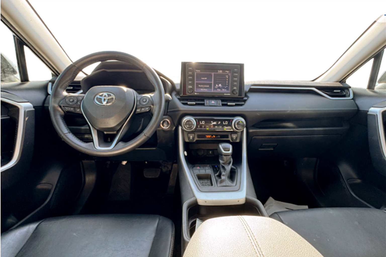 Used 2021 Toyota RAV4 XLE Premium image 12