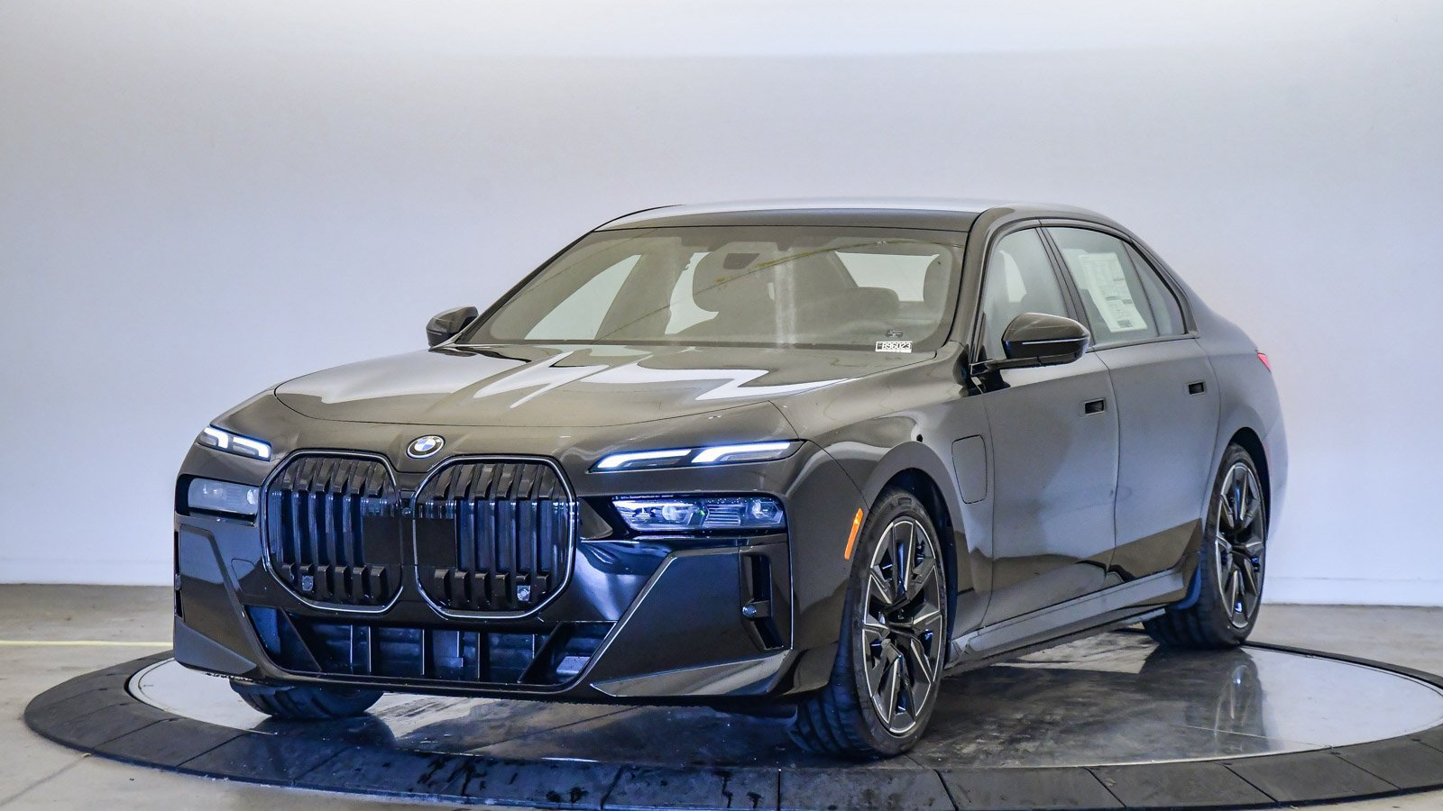 New 2026 BMW 750e xDrive AWD/4WD image 1